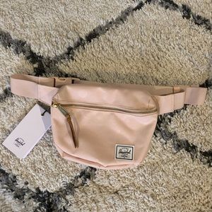 NWT Herschel Supply Company Fifteen Hip Pack